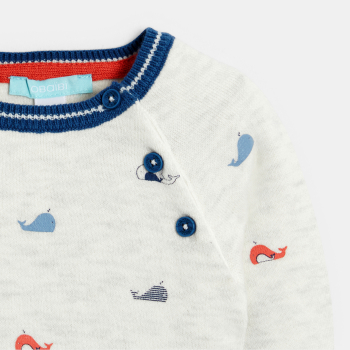 كنزة محبوكة من التريكو، مع رسمة للحوت، باللون البني للأطفال الصغار.